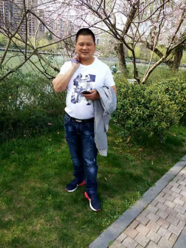 纯爷们的第一张照片--包头相亲服务中心