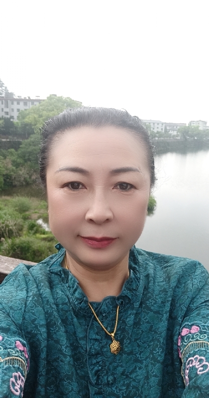 雨中情的第一张照片--包头相亲服务中心