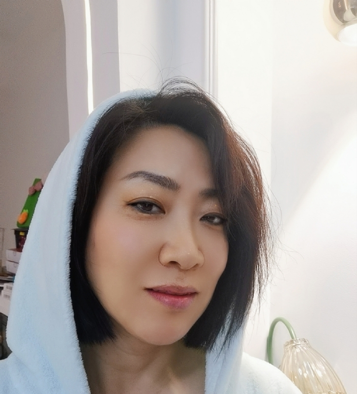 火玫瑰的第一张照片--包头相亲服务中心