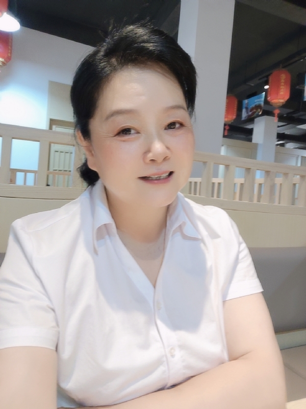 丁姐爱生活的第一张照片--包头相亲服务中心
