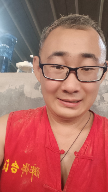 黑黑一笑的第二张照片--包头相亲服务中心