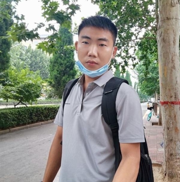 90年男征婚的第一张照片--包头相亲服务中心