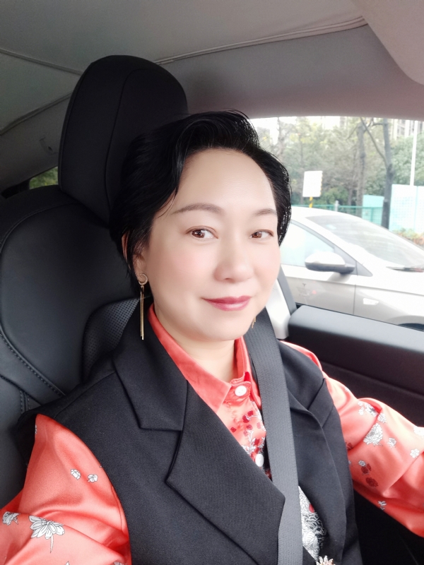 艳阳天的第二张照片--包头相亲服务中心